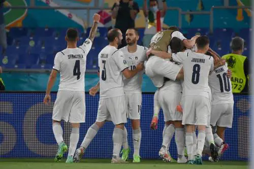 "Mamma... li azzurri". L'ItalMancio si accende e crolla il bunker turco
