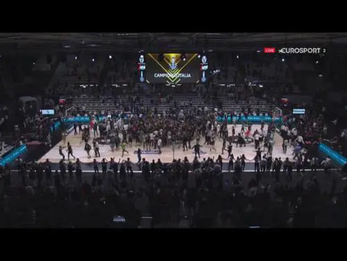 Bologna spoglia Armani. La Virtus vent'anni dopo torna regina del basket