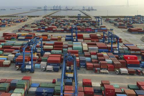 "Blocco più grave di Suez e gente senza cibo". Ecco cosa succede in Cina