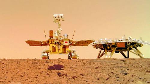 Il rover cinese e il primo selfie. Da Marte sfida agli Usa