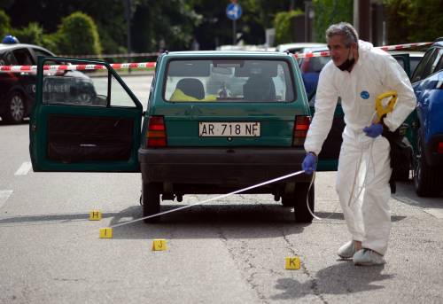 Lite di coppia in auto. Lei accoltella il marito: fermata per omicidio