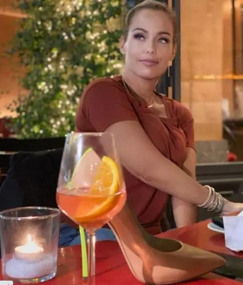 La moglie di Bonolis sbotta: "Basta coi pipponi sull'igiene"