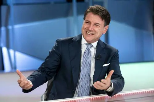 Paura tra i 5s: solo 30 rieletti con Conte. Parte la caccia al seggio con Pd e Fdi