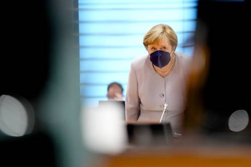 "Dava soldi ai turchi di nascosto". Crolla il mito Merkel