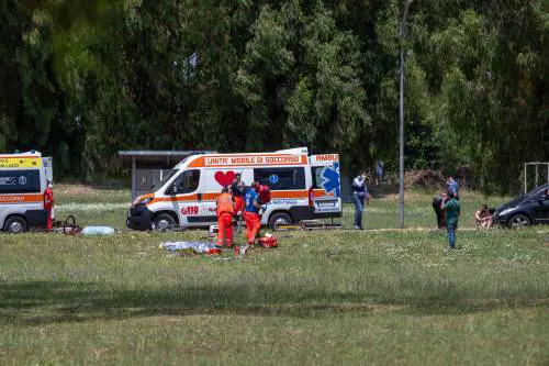 “Sono morti stringendo la mano al padre”: il racconto choc della nonna