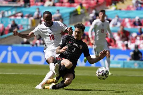 Inghilterra al minimo Sterling salva Wembley ma l'ottavo è da incubo