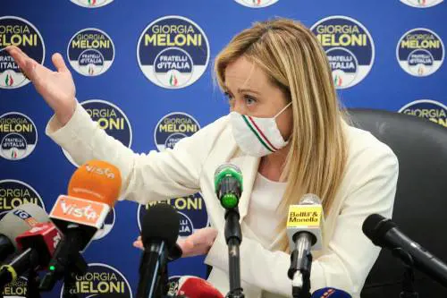 Che pena la sinistra che accosta la Meloni a Hitler
