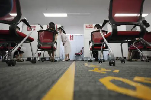 "Solo in condizioni disperate". Lo studio che frena sul mix di vaccini