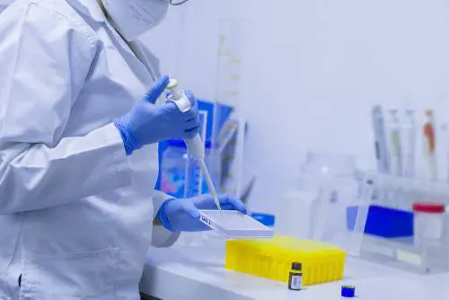 Lo scontro sulla radiazione, la mossa del medico No Vax