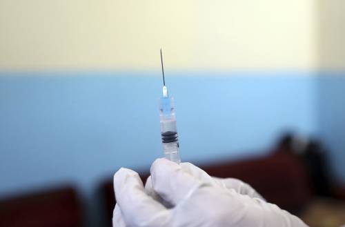 Genova, 34enne in terapia intensiva: aveva fatto J&J. "Non c'è correlazione col vaccino"