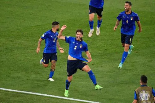 Ora tutto il mondo sa chi è Manuel Locatelli: il giovane talento del Sassuolo trascina l'Italia di Mancini
