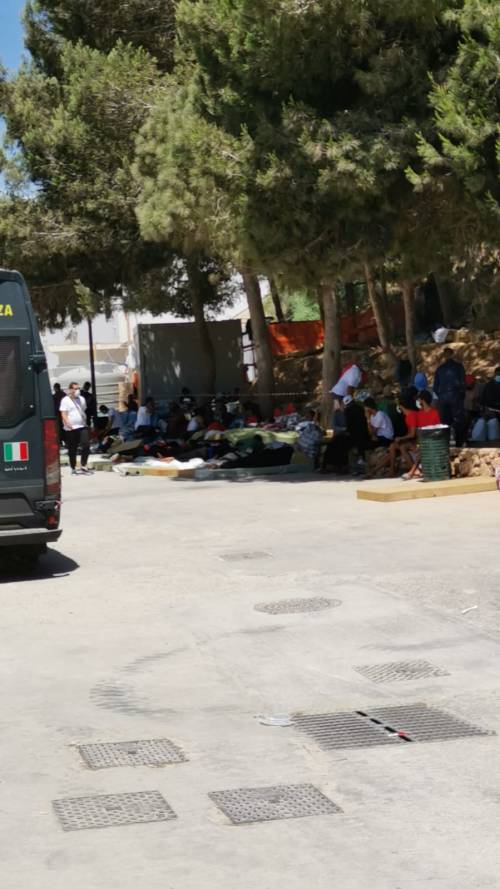 "Com'è la situazione...?". Perché Lampedusa ora ha paura
