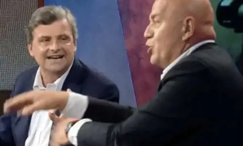 "Quaquaraquà", "Pagliacciata": Rissa in tv tra Rizzo e Calenda