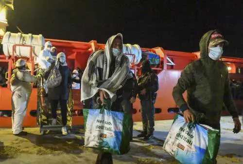 Migranti, barricate a sinistra contro i finanziamenti in Libia