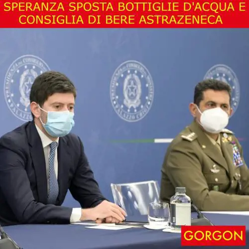 Ecco la satira del giorno. Anche Speranza sposta le bottiglie