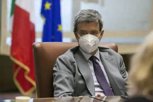 Pressing della sinistra sul ministro Orlando. "Fermi i licenziamenti"