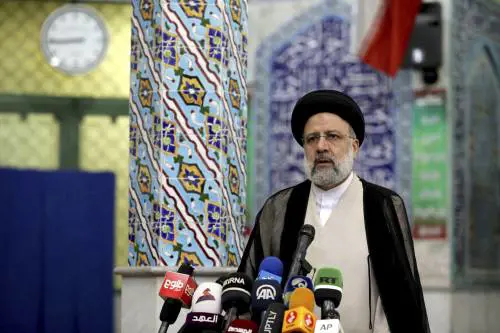 Gli ultra conservatori si prendono l'Iran: Raisi verso il trionfo