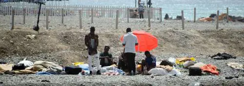 Quelle ronde notturne per "stanare" i migranti