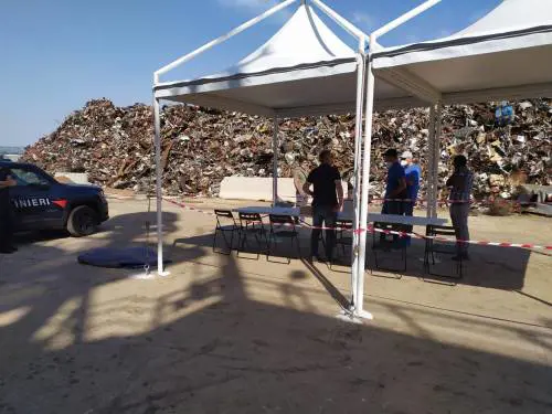 Migranti, scoppia l'ira dei poliziotti: "Lavoriamo così..."