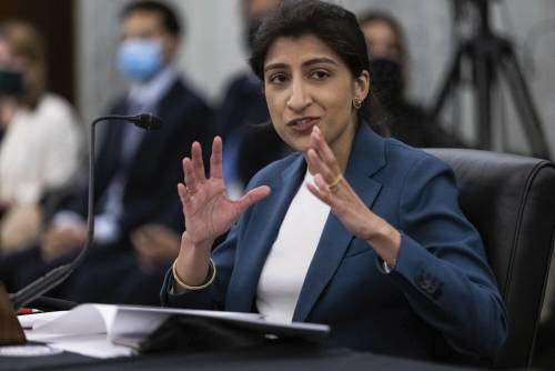 Ecco chi vuol mettere nel sacco Zuckerberg & Co