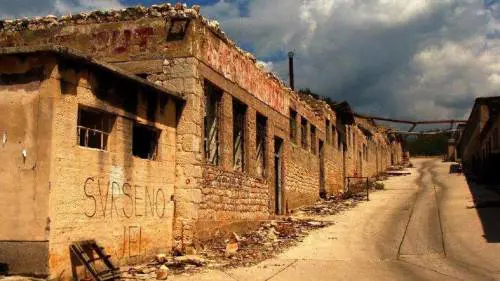 Quell'Isola nuda e le atrocità di Tito sui nemici interni