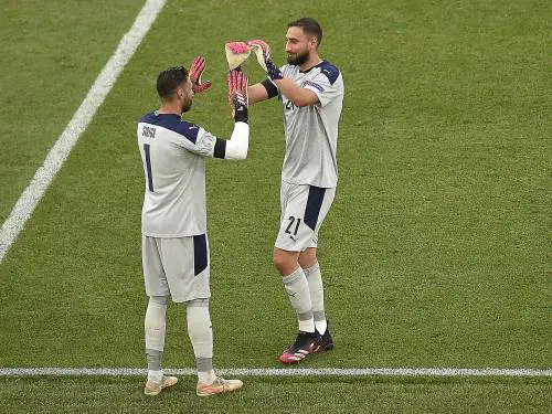 Donnarumma esce dal campo. Poi l'amara sorpresa