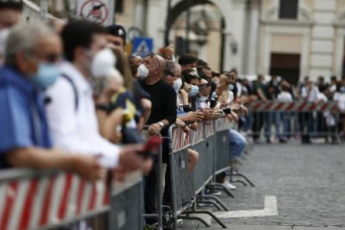 Ecco quando toglieremo le mascherine al chiuso