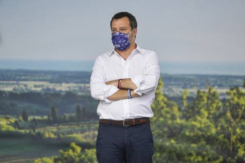 "Non si volti dall’altra parte": Salvini attacca Lamorgese