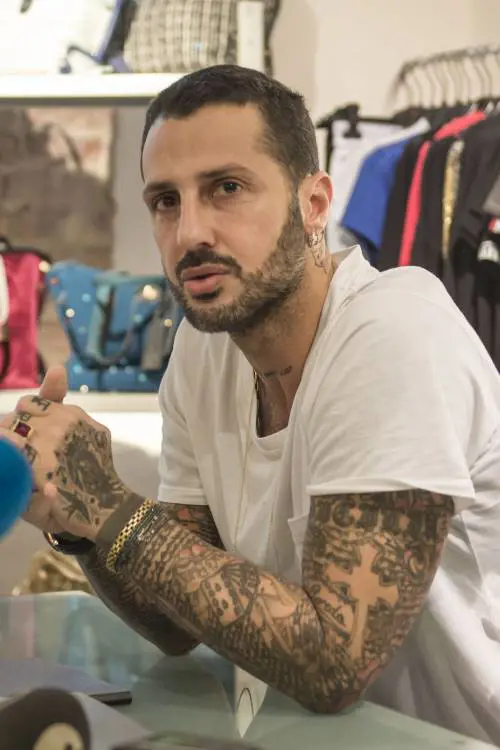 Corona ha una "baby" fidanzata. Goria: "Io faccio sesso 5 volte al giorno"