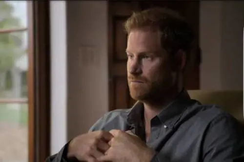 Il principe Harry non è figlio di Carlo? Scoppia la bomba a corte