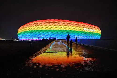 Calcio, statue e gender. L'uguaglianza che divide