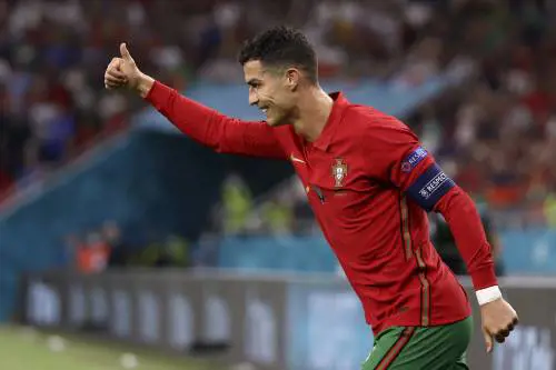 CR7 di rigore non abdica: re dei bomber nazionali. Francia, riecco Benzema