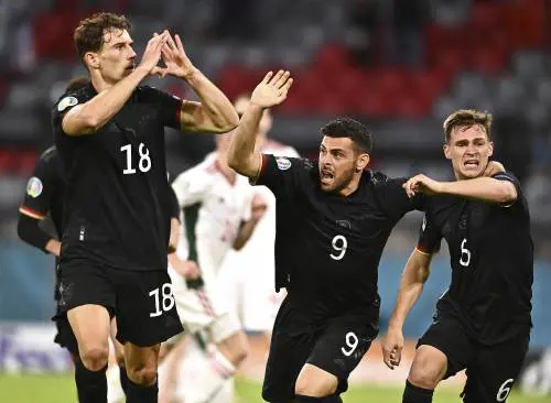 Fa gol ed esulta col "cuore". Il coro ungherese scatena la bufera