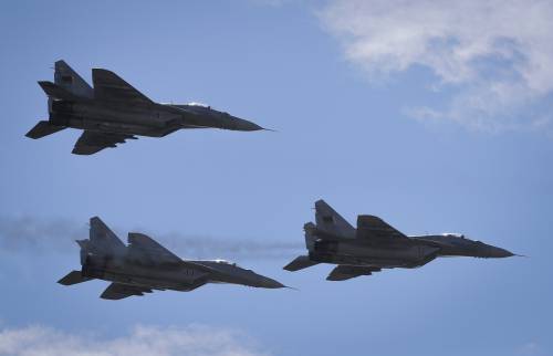 Messaggio di Putin alla Nato: si muovono caccia e bombardieri
