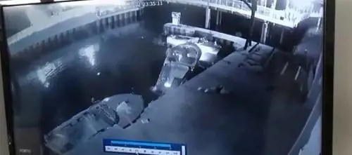 I tedeschi barcollano e cadono: video choc del motoscafo
