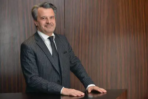 Prende quota a Milano la candidatura Farinet. E scoppia il caso Napoli