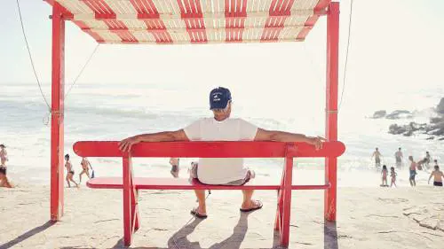 Covid, l’allarme dell’esperto: "Possibile che si resti bloccati nei luoghi di vacanza"
