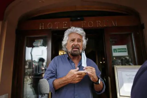 Grillo rischia di essere cacciato dal M5S: ecco cosa può succedere