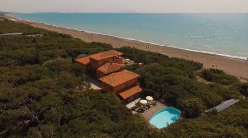 Grillo affitta la sua villa toscana: 12700 euro a settimana