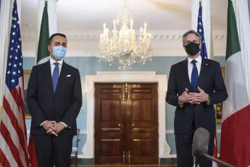 Gli Usa "commissariano" l'Italia: ecco tutti i pasticci grillini
