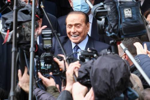 "La rassegnazione è inaccettabile". Berlusconi lancia l'allarme