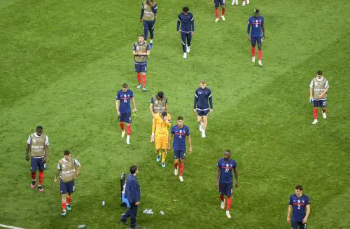 "Liberté, Égalité, inc...": gli sfoghi italiani con la Francia all'inferno