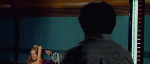 La scena del film "Non si sevizia un paperino" in cui recitano Domenico Semeraro e Barbara Bouchet