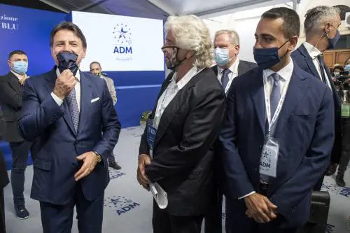 "L'iniziale, la scrittura piccolina: vi dico i segreti di Conte e Grillo"