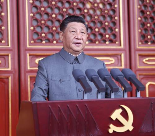 “Nessuno può intimidirci”. Xi mostra i muscoli e prepara centinaia di missili