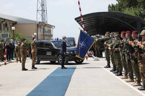 Il generale Federici accoglie il segretario Nato Stoltenberg