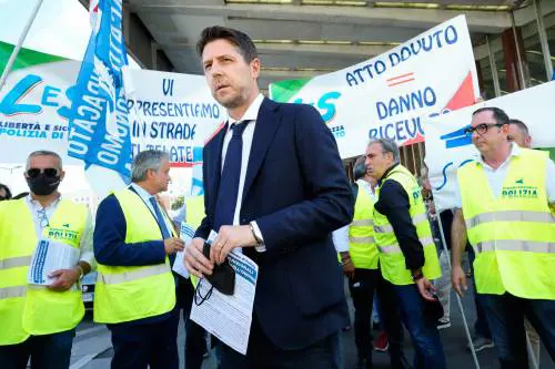 "Sotto choc per quelle immagini ma non va demonizzata la Polizia"