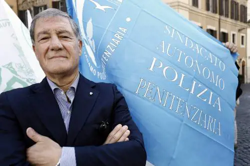 Via i violenti. La legge deve valere per tutti