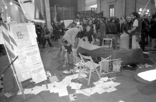 Le mobilitazioni hanno successo? A pezzi i gazebo della raccolta firme