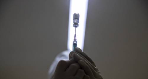 Virus e cospirazioni: la guerra segreta tra grandi potenze